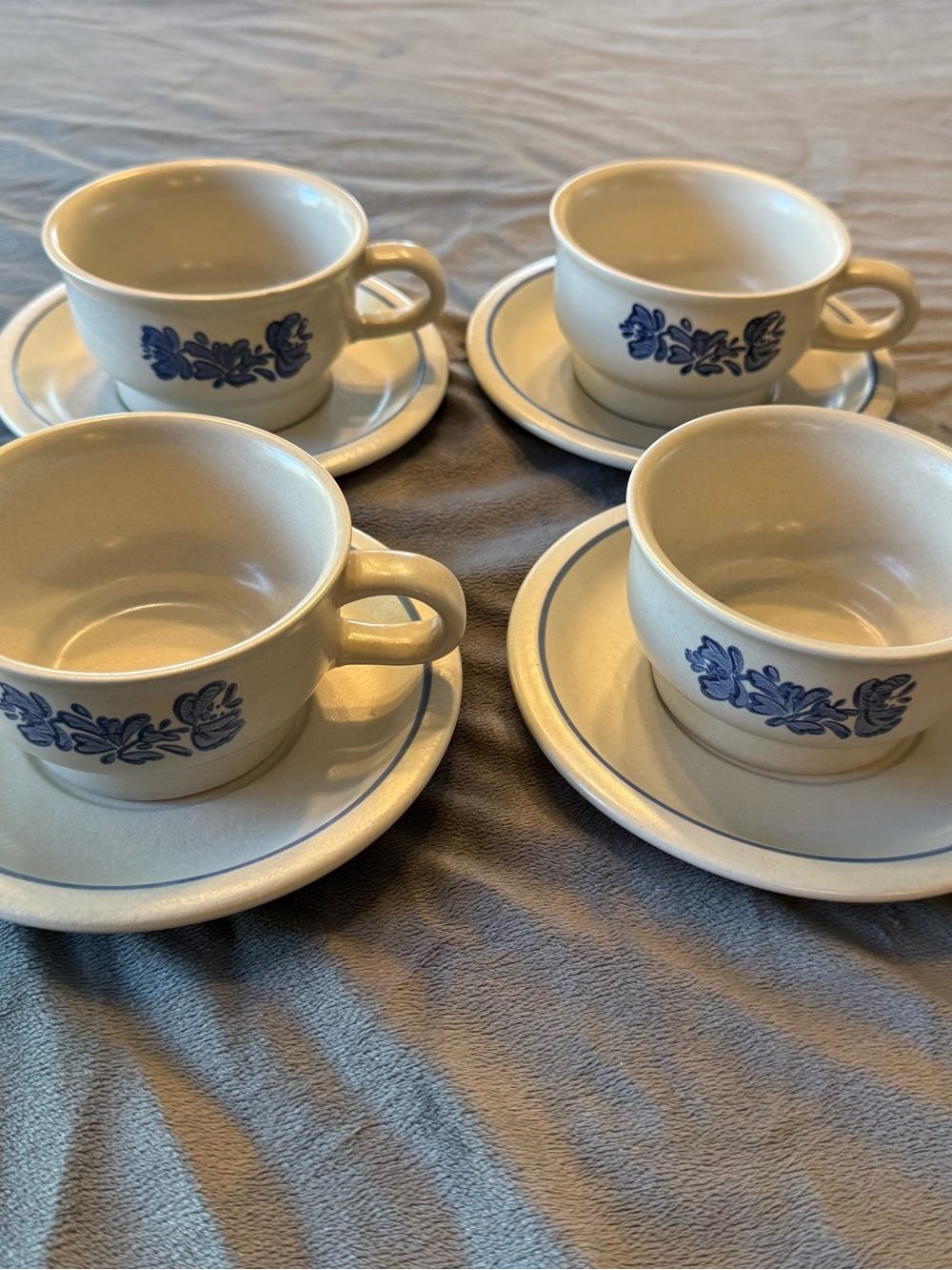 Pfaltzgraff Yorktowne Blue Stoneware Set 4 Tea Cups and Saucers Country
